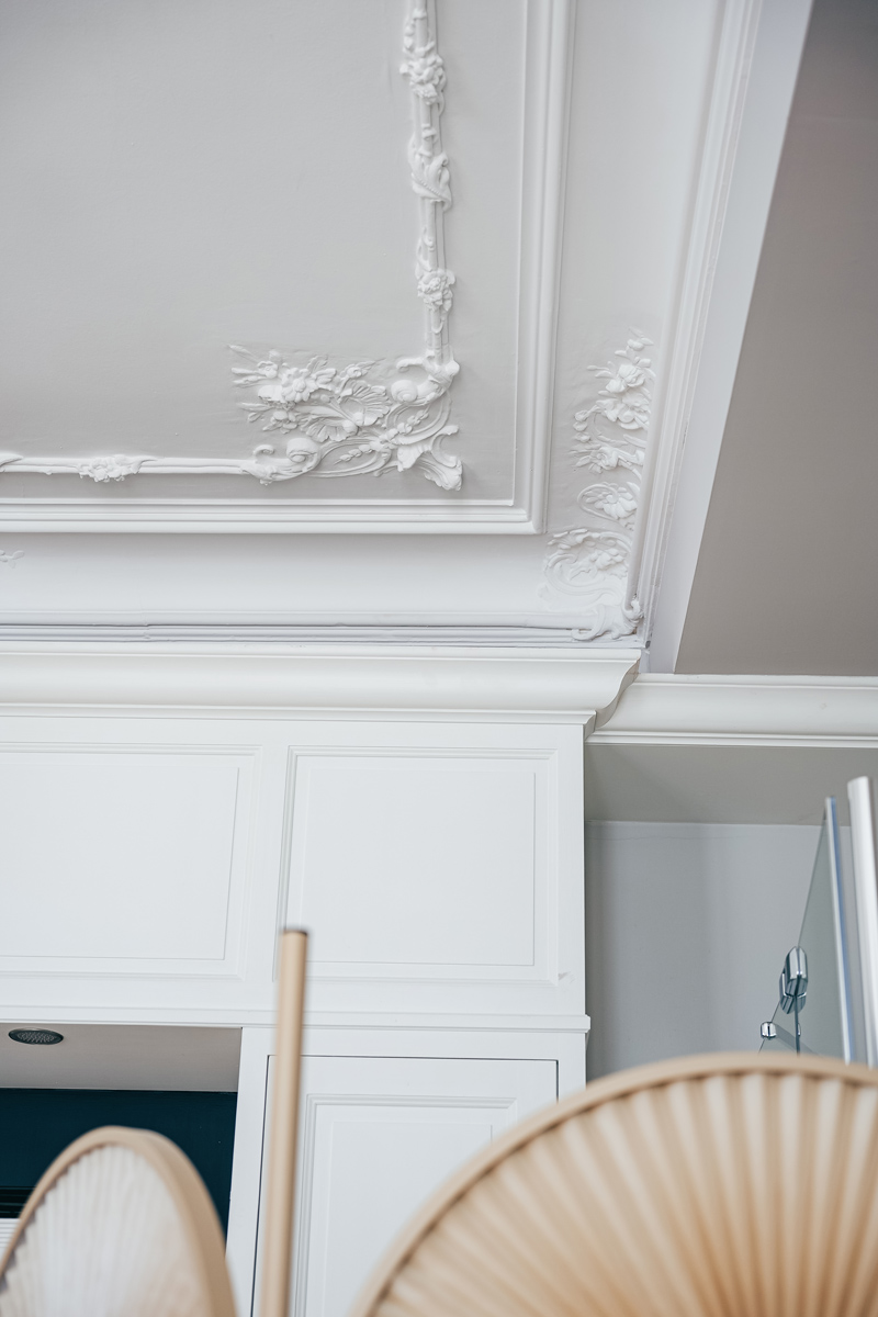 Restauration des écoinçons et décors d'ange de moulure en staff pour l'hôtel Villa Grand Voile de La Rochelle