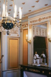 Restauration des murs et plafonds de la chambre des abeilles au Musée de Pierre Loti