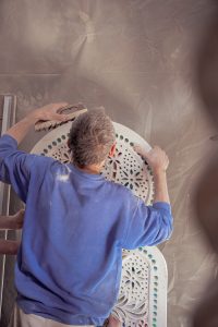 préparation pour la pose du chemsiyat en plâtre