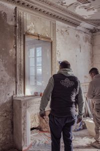 Vue du salon bleu musée de pierre loti avant la restauration