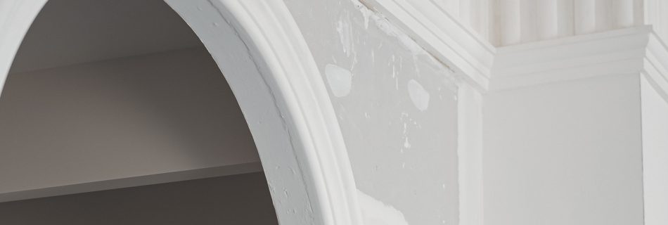 projet de rénovation d'un studio avec un habillage plâtrerie traditionnelle