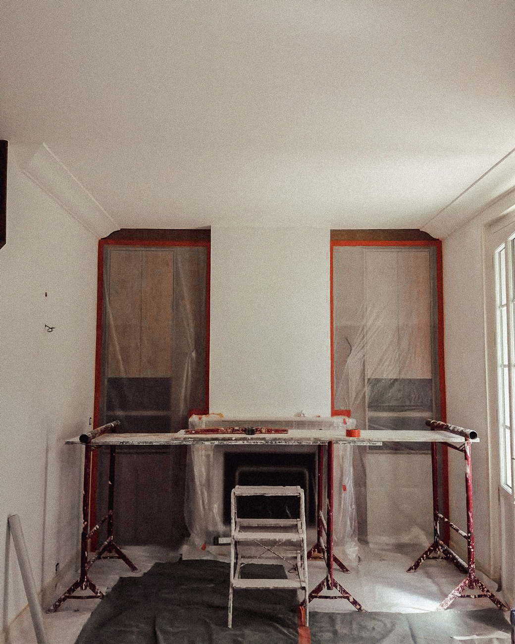 Chantier_creation_identique_corniche_platre_dessus_cheminee_la_gypserie