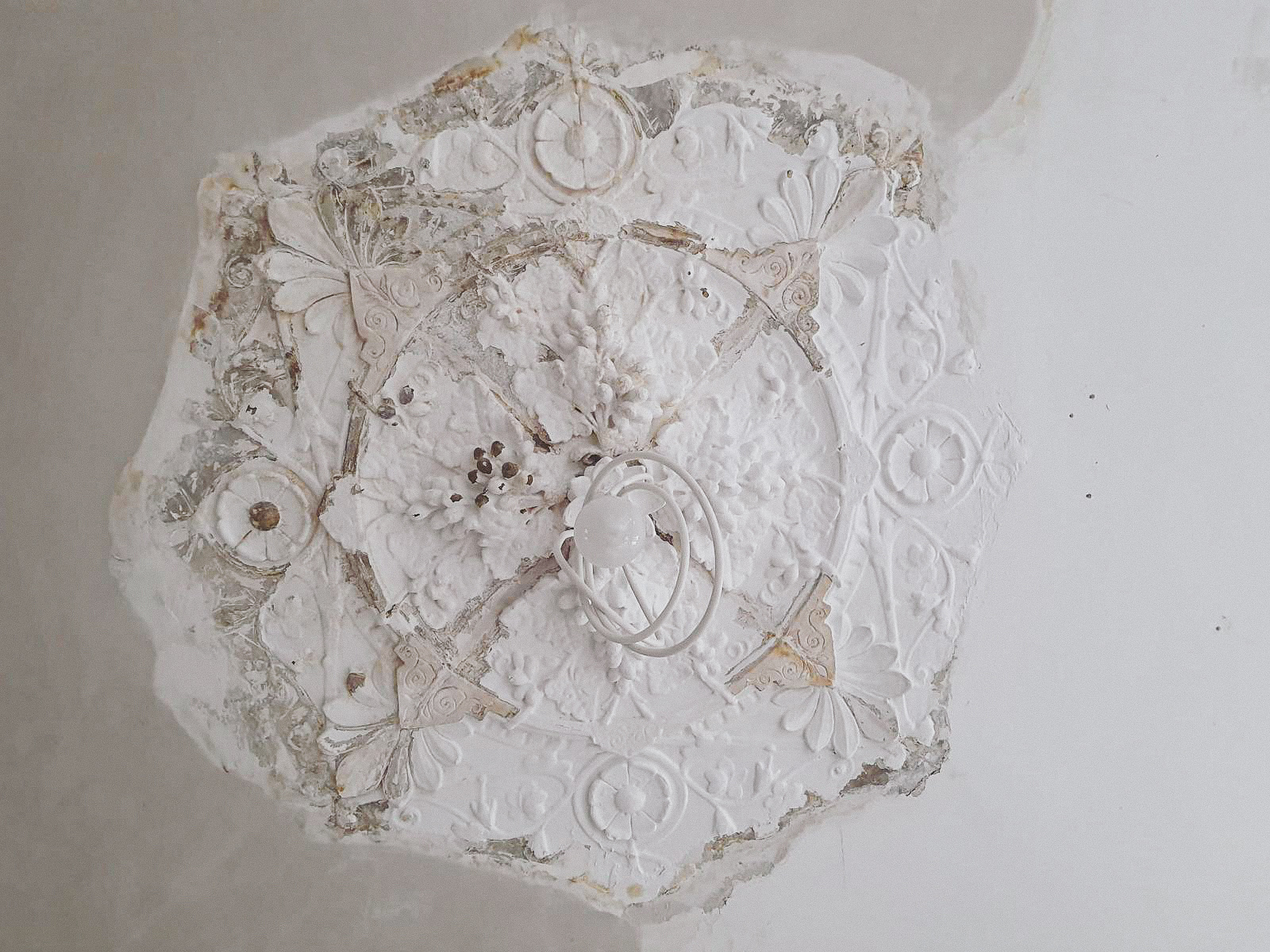 Estampage_decor_platre_suite_incendie_reproduction_staff_chateau_de_cosse