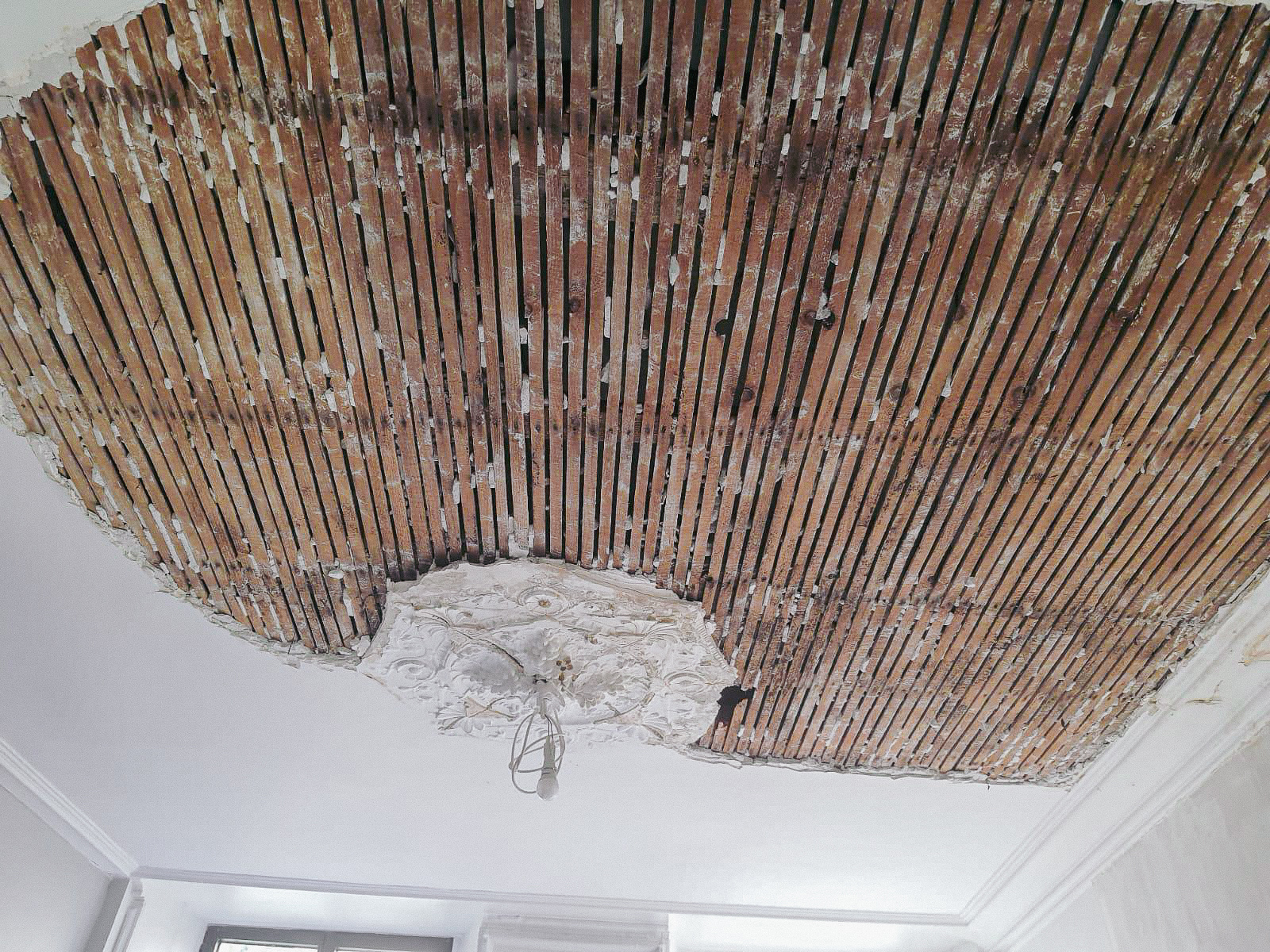 Renovation_reconstruction_identique_estampage_elastomere_technique_staff_decor_platre_plafonds_chateau_cosse