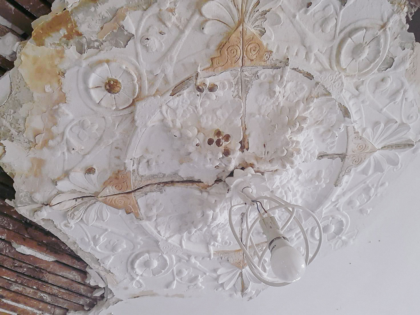 Reproduction_identitique_rosace_decor_platre_classe_monument_historique_la_gysperie_chateau_de_la_cosse