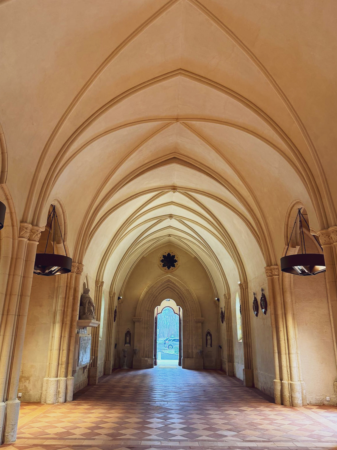 Poussage_sur_place_platrerie_traditionnelle_edifice_religieux