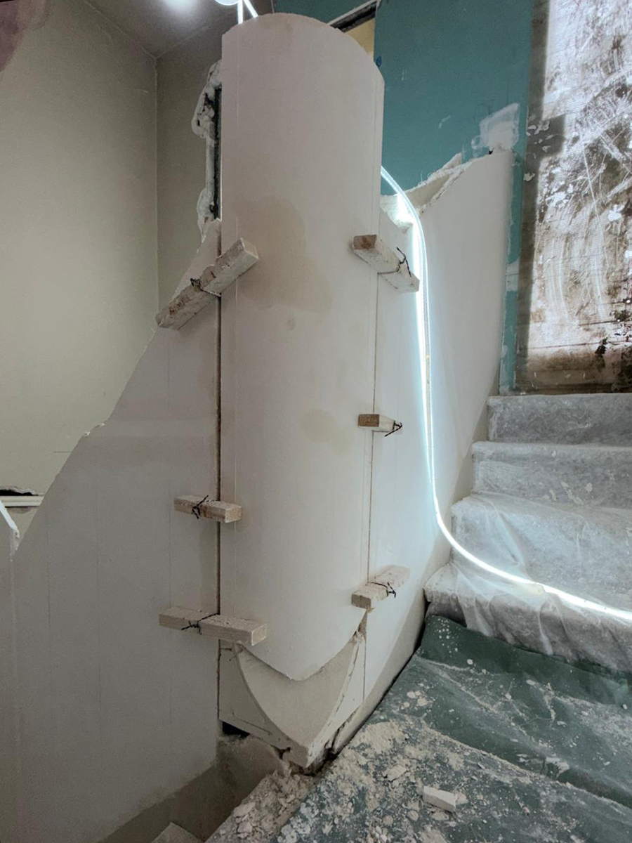 faconnage_angle_escalier_staff_arrondi