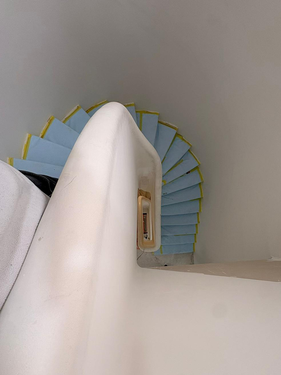 realisation_rambarde_staff_poussage_sur_place_la_gypserie