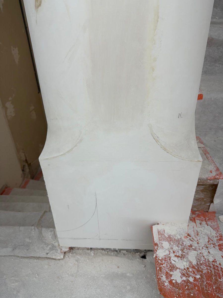 sculpture_pied_escalier_platre_la_gypserie